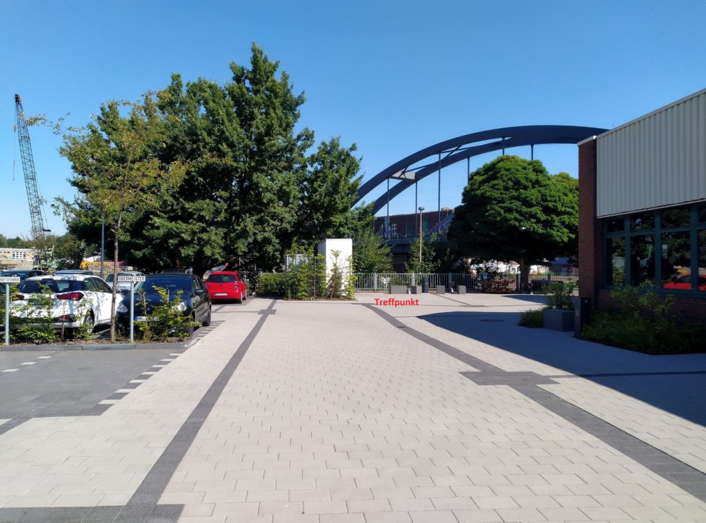 Treffpunkt am Bootsanleger vor dem Tor zum Steg!