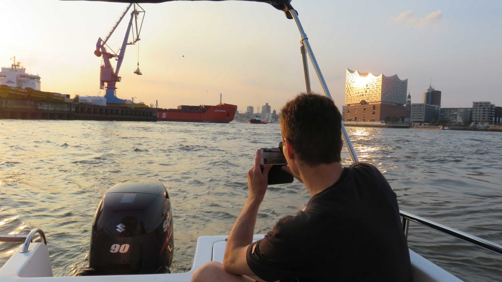 Praxistraining CRUISER-Törn im Hamburger Hafen mit der MERIDIAN II