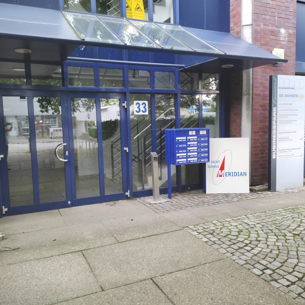 Eingang zum Schulungsraum Motorbootführerschein See und Binnen nahe dem Eimsbütteler Marktplatz.