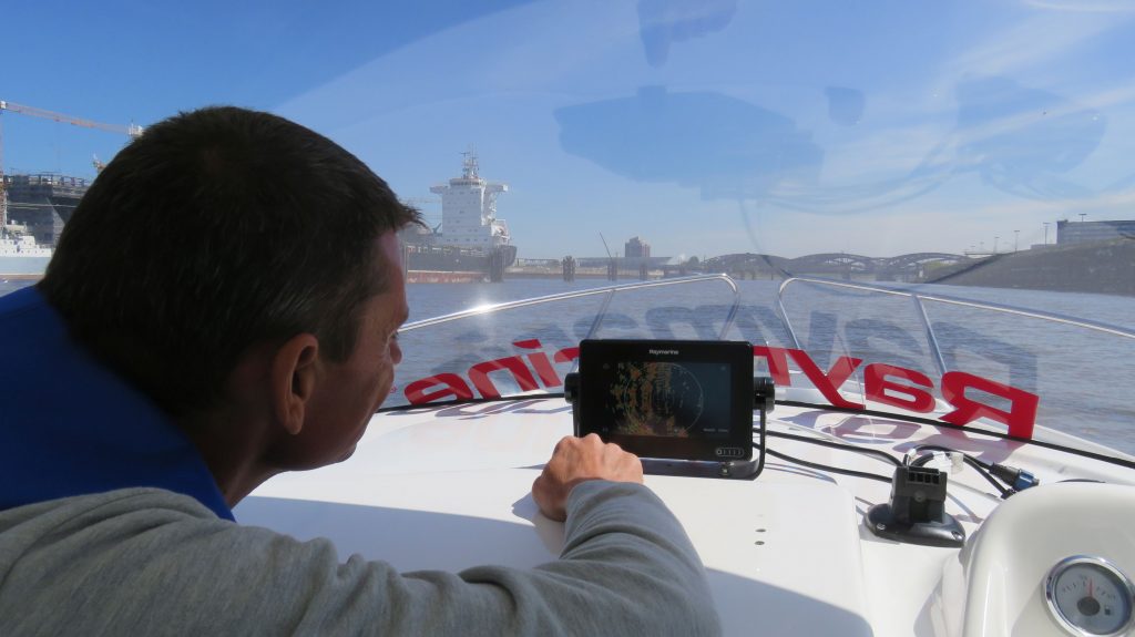 Radartraining vor den Hamburger Elbbrücken