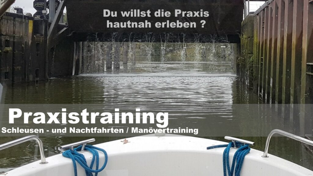 Durchfahren einer Schleusen mit dem Motorboot.