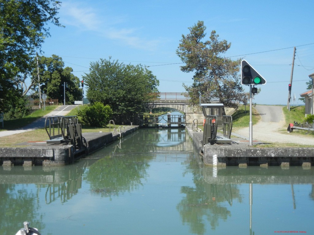 Einfahrt in eine Schleuse