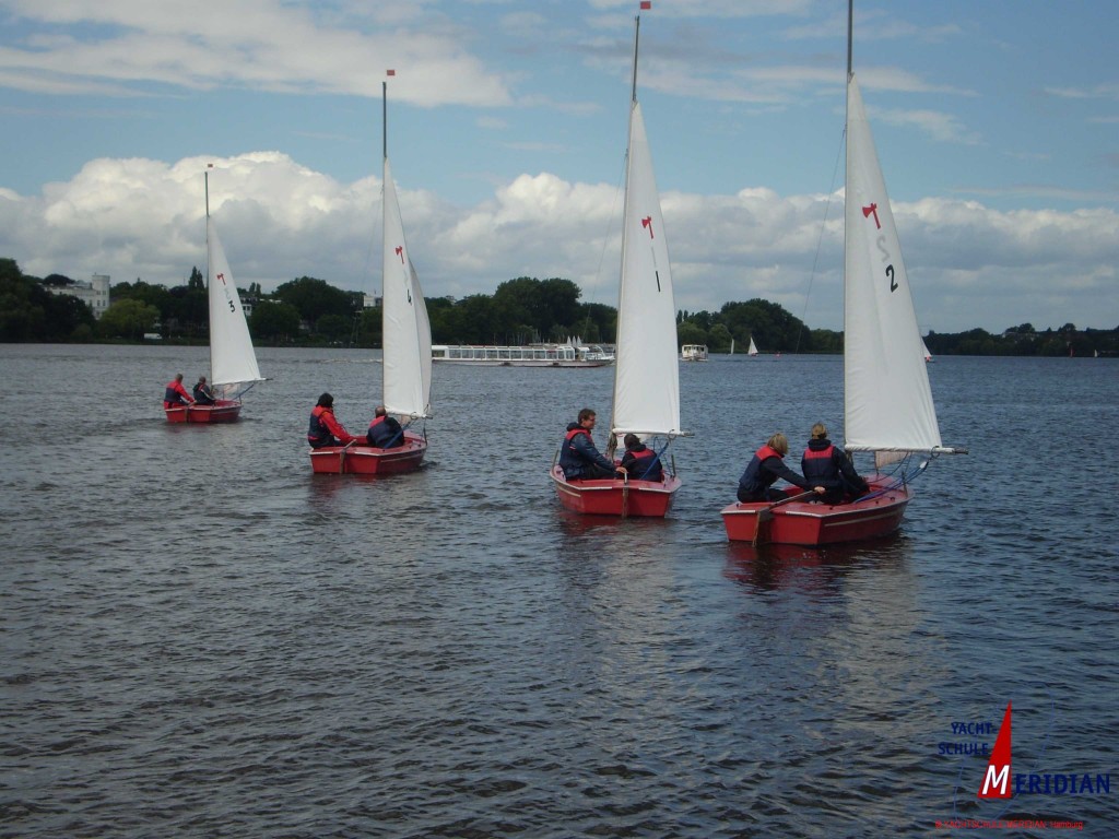 Segeljollen auf der Alster.