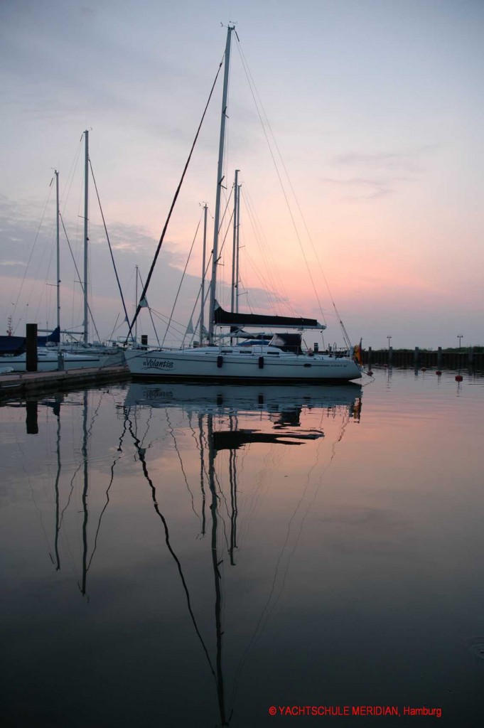 Morgendämmerung im Hafen