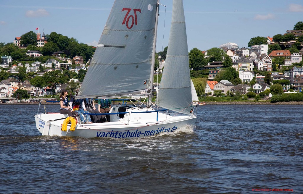 Segelyacht MERIDIAN auf der Elbe vor Blankenese